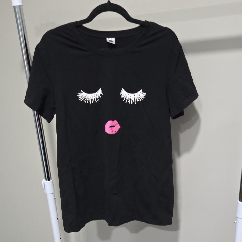 Sz XL "Y" Brand Feminine Girly Short Sleeved Tee Shirt Eyelashes Lips Kiss Women